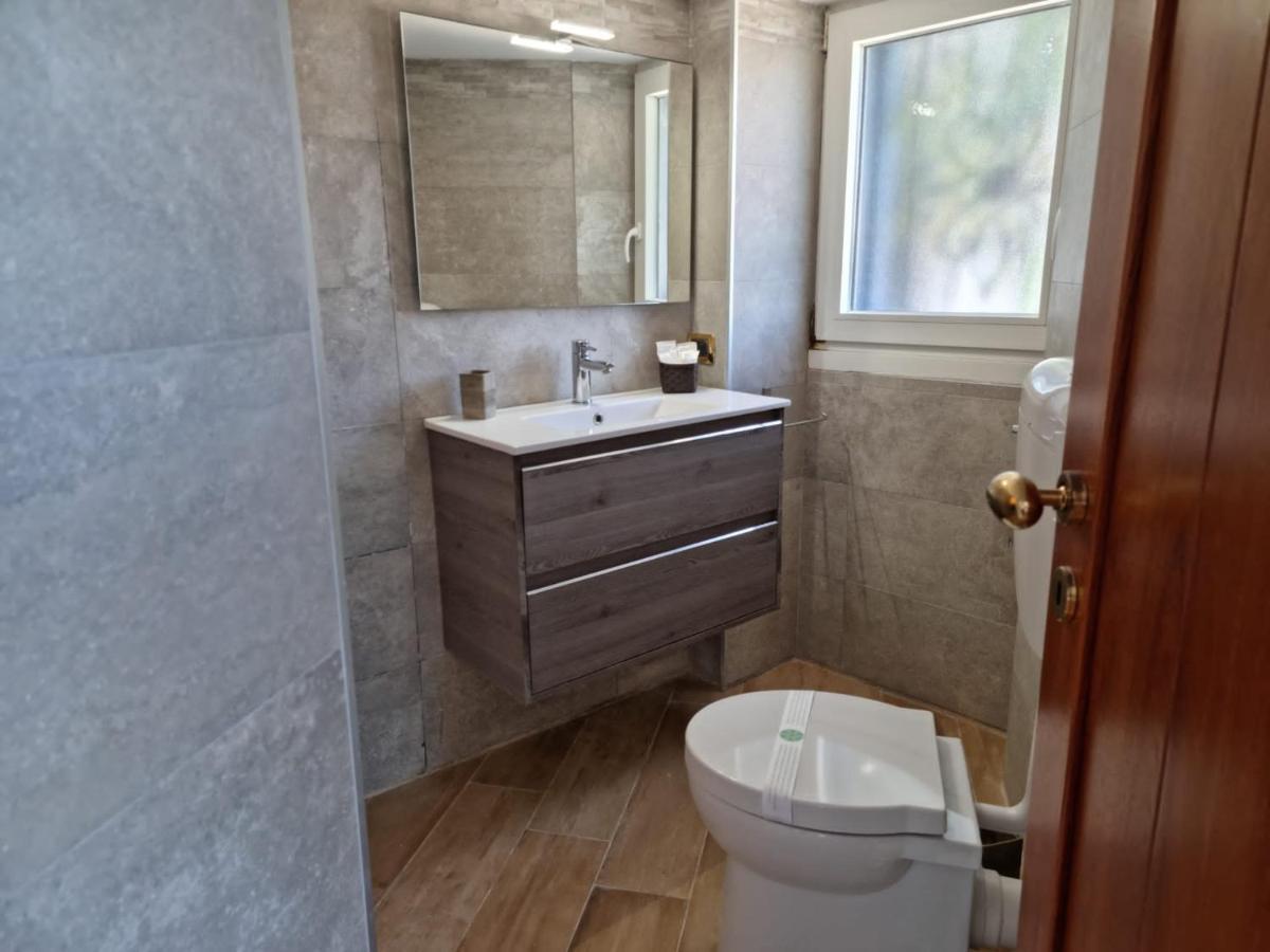 Apartamento La Casa Sull’ Acqua Nápoles Exterior foto